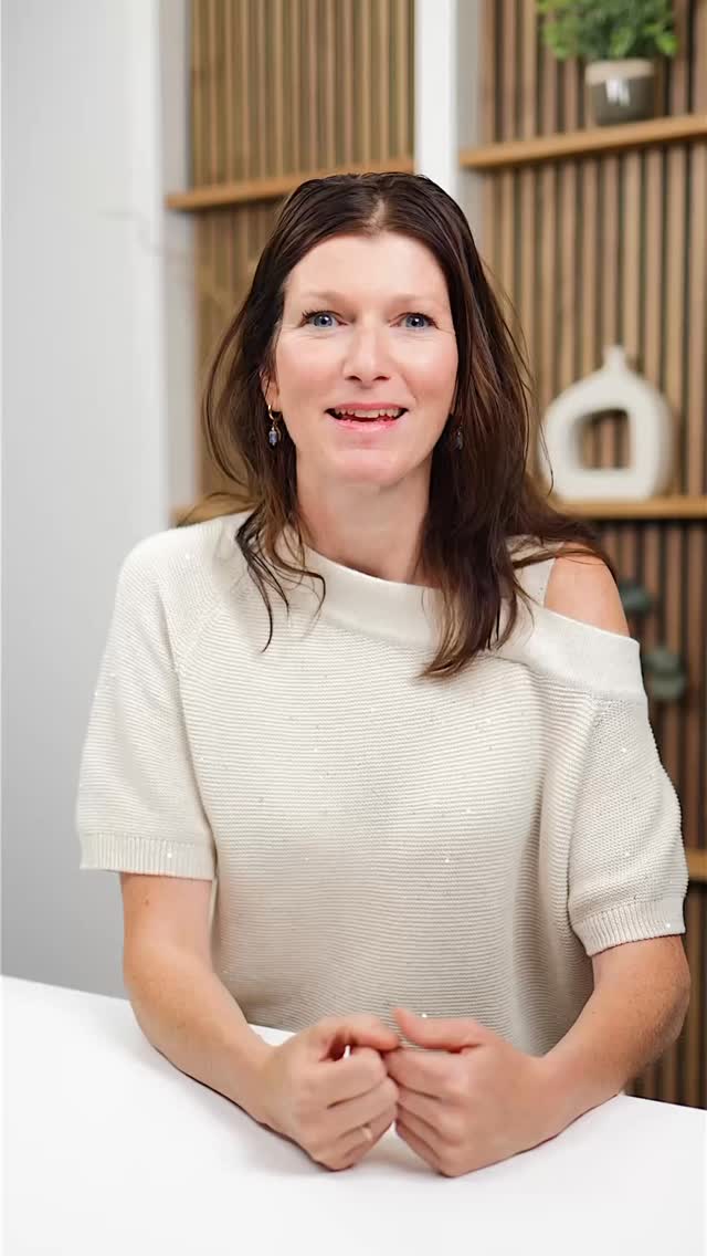 Je herkent jezelf niet meer.
Je bent sneller prikkelbaar.
Sneller moe.
En je lijf werkt niet meer zoals vroeger.
En ergens voel je: dit ben ik niet.
Dat gevoel hoor ik zó vaak in mijn praktijk.
Het ligt niet aan je discipline.
Er verandert hormonaal iets.
Wil je begrijpen wat?
Meld je dan zeker aan voor mijn gratis masterclass. Zie link in bio.