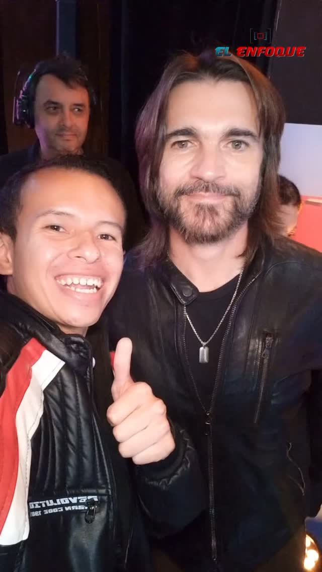TENGO LA CAMISA NEGRA, porque hoy compartimos con el gran ícono de la música cuyo aporte forjó la evolución de la música latina en el mundo, con quien crecimos con grandes éxitos que aún marcan a varias generaciones. HOY, LLENO DE SENTIMIENTOS ENCONTRADOS, tuvimos el privilegio de acompañarlo en su nuevo lanzamiento JUANES -TEBAN.
Siempre orgulloso de este gran ídolo mundial, EL ENFOQUE, LA CASA DE LAS LEYENDAS.
SÍGUENOS
#juanes #colombia #música #rockstar #concierto