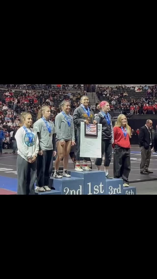 It comes as no surprise that @zaret780 was on the top of the podium this year for wrestling. Her commitment not only to wrestling but to weightlifting gives her an undeniable edge over her opponents. After taking first in state she is back to training and gearing up for next year!
#usaweightlifting #youthweightlifting #afterschoolprogram #cleanandjerk #wrestlingtraining