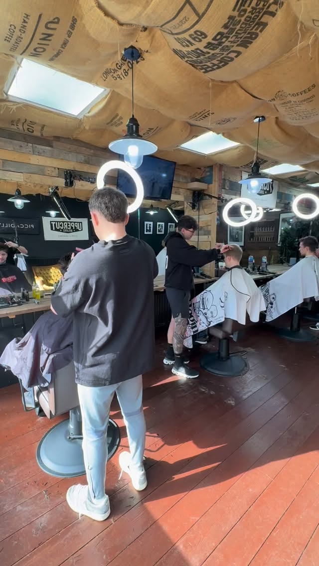 ☀️ So far it’s been a busy week in the shop for the boys ☀️
.
Handful of spaces left for the week
.
#barbershop #cardiffbarber #barber #barbering #haircut