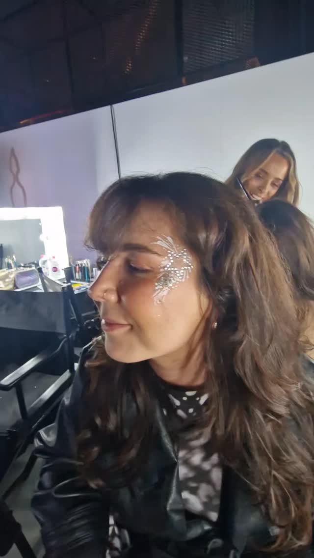 A memorable weekend of glitter and gems at this year's Brit Awards. It was so great to be back ππ #britawards #brits2026 #artycatfaces #glitterartist #facepaintlondon