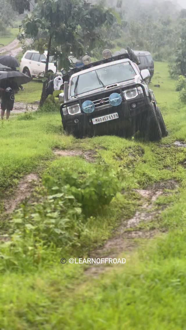 Pajero be like: who’s scared of open diffs.
#pajero #learnoffroad #offroadjunkie #montero