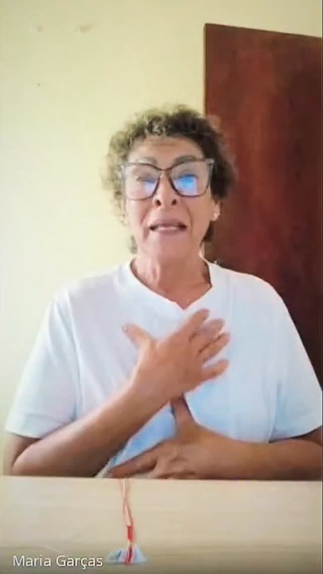 O depoimento de Maria das Graças revela algo essencial:
o autoconhecimento pode ser simples, profundo e extremamente poderoso.
E se o problema não for a sua vida, mas a forma como você está vendo ela?
Você não reage aos fatos.
Você reage às histórias que cria e é isso que sustenta seus padrões.
A jornada As TRÊS CAMADAS DA EXPERIÊNCIA HUMANA; Consciência, Fato e História.
Quando você enxerga essas camadas é o mecanismo, você se liberta.
Sem esforço.
Sem complicação.
Com Verdade.
Se esse depoimento te tocou, confie.
Esse pode ser o seu momento de dar o próximo passo.
As inscrições já estão abertas!
A jornada As Três Camadas da Experiência Humana já está disponível na Hotmart. Você não vai querer perder esta oportunidade, vai?
"A vida é uma ciência a ser estudada."
Inscrevendo -se agora você; garante a sua vaga, e ganha uma aula bônus!
Link na BIO do Instagram
@silvanadacunha333
Ou fale conosco no privado pelo WhatsApp: (31) 97100 7078
Humana aprendendo a Ser
Eu Sou aqui
Eu Sou aí
Silvana da Cunha
Cientista Intuitiva • Alquimista • Mentora • Palestrante • Consteladora Sistêmica Familiar • Terapeuta Holística • Fundadora da TQC Cura Quântica®️ e do Despertar Quântico da Consciência
www.florescimentocriativo.com
@silvanadacunha333