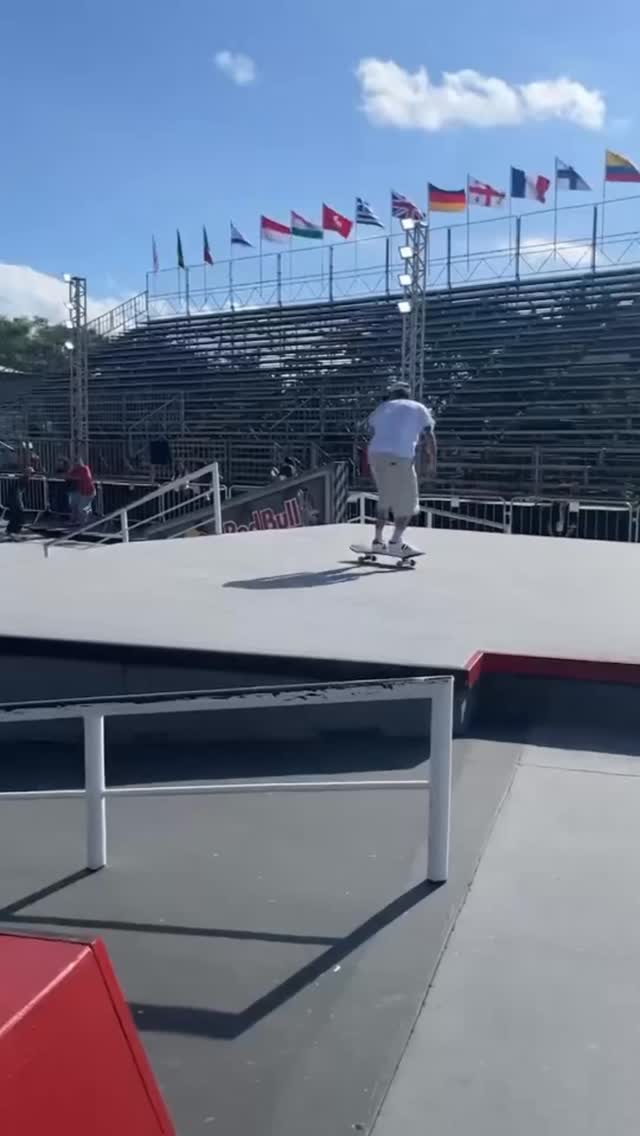 A few hits with @justinsommer_ @mikamoeller1 @anton.wessely from practice at World Championship in San Paulo 🇧🇷 Filmed by @omarzoref @worldskatesb @skatetotalurbe #skateboarddeutschland #skateboardgermany
