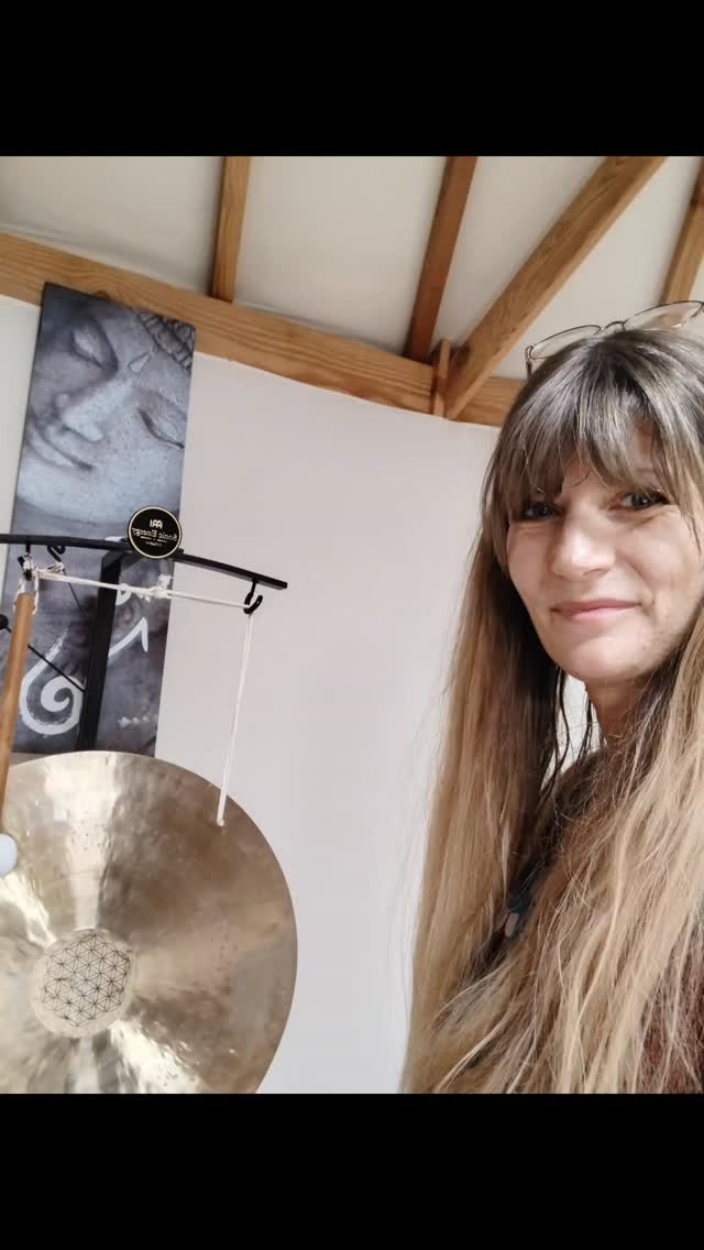 Je vous invite à découvrir mon approche holistique pour un accompagnement véritablement complet
J’aime allier techniques traditionnelles, corporelles, naturopathie et pratiques émotionnelles pour un travail en profondeur
J’aide les personnes en reconversion, les professionnels du bien‑être et les particuliers à réduire le stress, améliorer leur posture professionnelle et enrichir leurs séances
Avec mon expérience de terrain depuis plus de 30 ans et d’interventions dans des lieux variés et atypiques du Centre‑Val de Loire à l’Occitanie (Blois, Sète), je partage des outils concrets et accessibles
Si vous sentez l’appel venez échanger, expérimenter et repartir avec des outils pratiques utilisés depuis des siècles
Je serais ravie de vous guider étape par étape dans une ambiance chaleureuse atypique et pleine d’humour 😊
Sensoria Sagesse de Femme
#sensoriasagessedefemme #holistique #mieuxetre #thérapeute #quantique