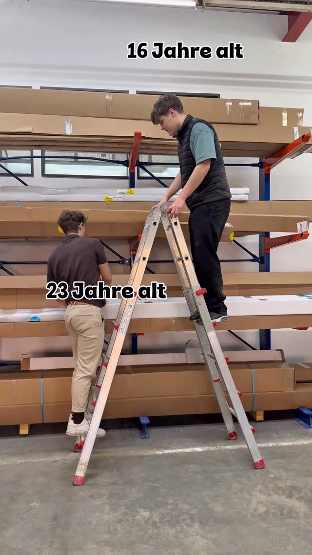 Wenn man 16 ist vs. wenn man 23 ist. 😅
•
Der Azubi fliegt.
Der Geselle ruft schon mal den Rettungswagen. 🚑
•
#Azubi #Handwerk #Lifestyle #Terrassenüberdachung #Arbeitszeitbetrug