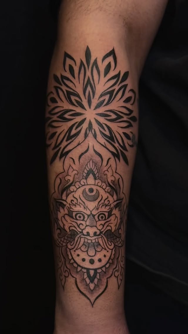 Kirtimukha - the “Face of Glory”
Check out the transformation from details being added in and some closeup vids! It really is in the little things. 👀
More Details:
This fierce protector is a strong reminder that we should choose humility over pride and strength over fear.
“The demon king sent his emissary, Rahu, to challenge Lord Shiva. Infuriated by the arrogance, Shiva released a terrifying, famished lion-headed creature from his third eye to consume Rahu. Rahu begged for mercy and Shiva, obligated to protect him, ordered the creature to eat its own body instead. The creature complied devouring intself until only its face remained. Impressed by this absolute surrender and obedience, Shiva named is Kirtimukha (“Face of Glory”) and ordered it to guard the entrances of his temples.
🌹 💀 🌹 💀 🌹
• 💬 DM @tattoosbydefinition 💬
• 📩 Email: tattoosbydefinition@gmail.com
•📍Location & Links in Bio 🔗
👁️ Visit www.MsDefinition.ca for more information ℹ️
🌹 💀 🌹 💀 🌹
#hindutattoo #blackandgreytattoo #illustrativetattoo #ThoroldTattoo #NiagaraTattooArtist