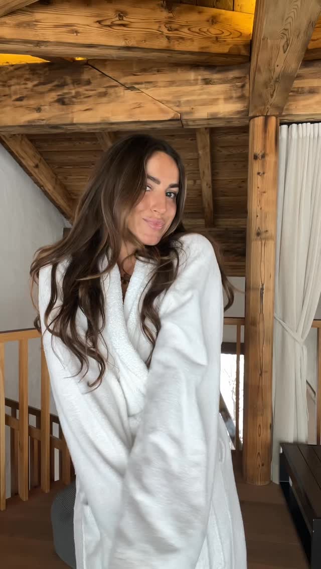 How do I explain to people this is my job? 💭
Flying to Austria > staying in a 4-star wellness ski resort > creating content for @moroccanoil_nl @moroccanoil
PINCH me.