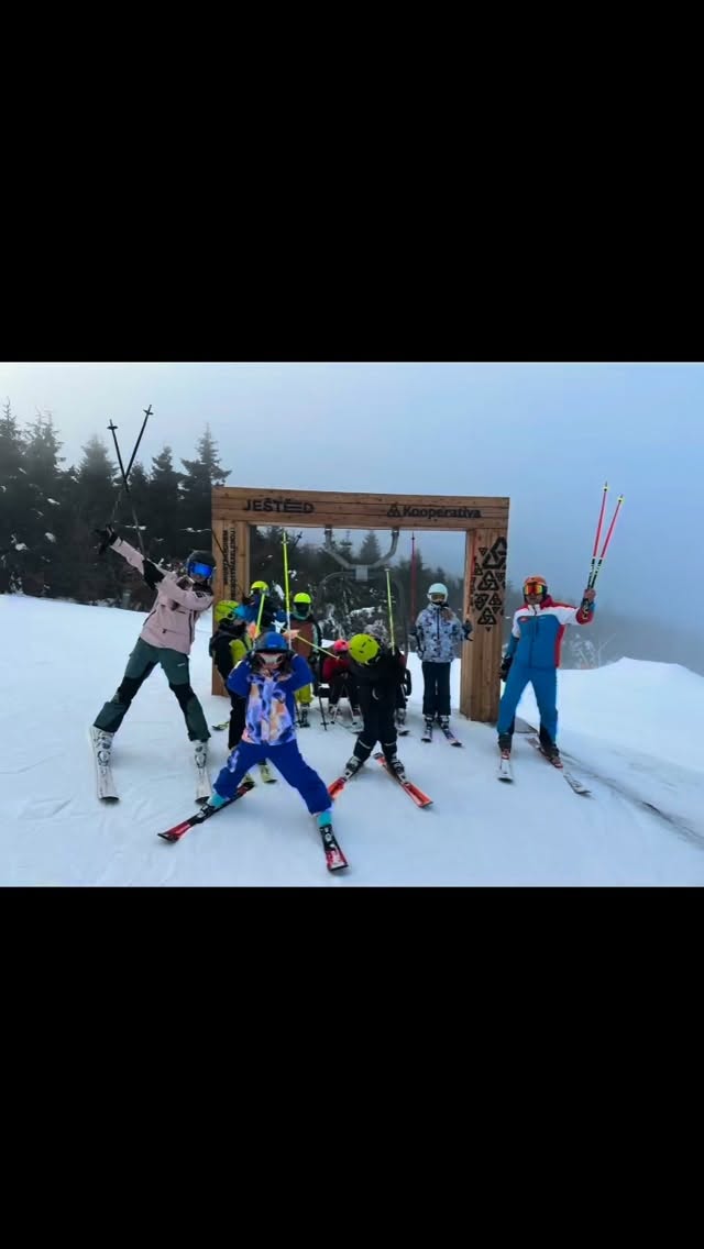 🚨 Pozor, pozor! 🚨🤍
Chodí nám spousta zpráv ohledně dalšího lyžáku! Pokud nechceš, aby tvému synovi nebo dceři tahle parádní akce příští rok utekla, nezapomeň se včas v prosinci informovat – místa jsou omezená.
A Akademie sportu nabízí i novinku– příští rok přidáváme i snowboard! 😍
Těšíme se na všechny sportovní nadšence!