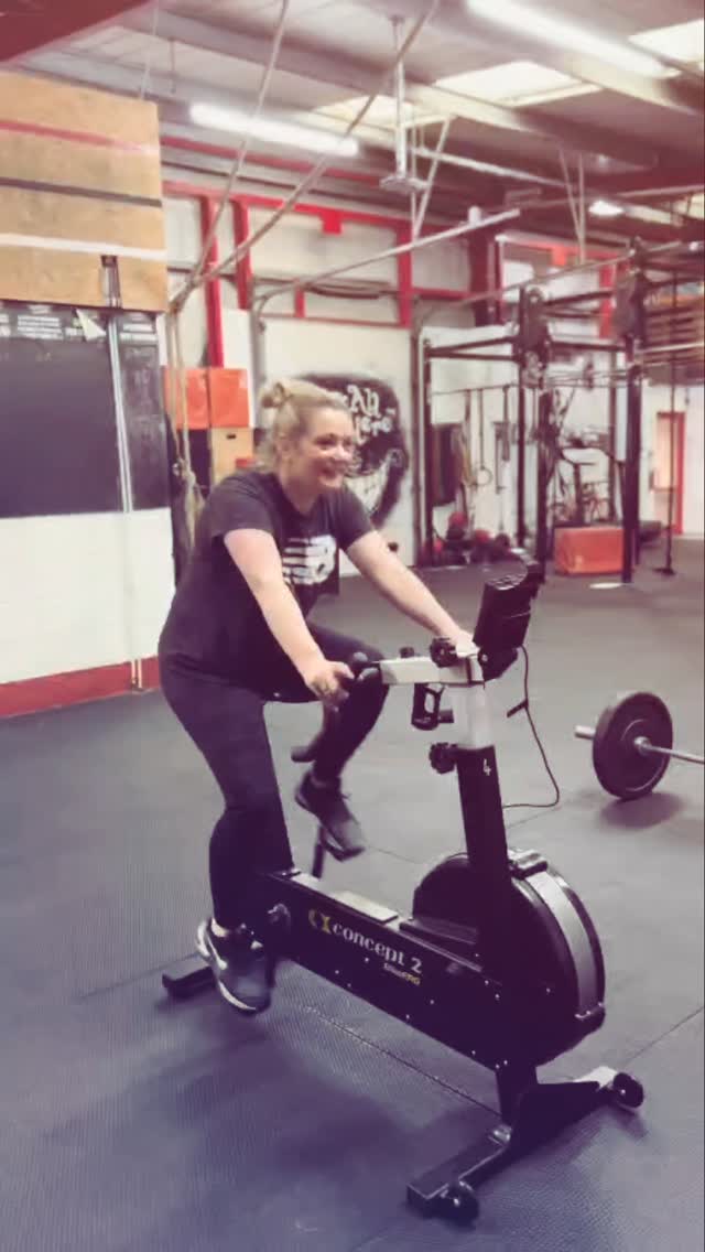 Member shout out ✨
Happy Birthday @tropicskincarekatsaliba
Part of the 9:30am furniture, well more like 9:35am when she Tokyo drifts into the car park 🙈
She come on leaps and bounds since joining us, as if it's nearly a year already 🥹
Hope you have a brill day 🥳
#membershoutout #crossfitbarnsley #birthdaygirl