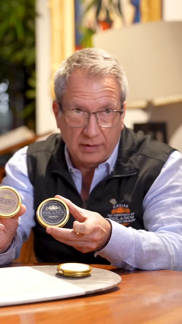 🎙️✨ Si crees que el caviar es cualquier perla de pescado… este episodio es para ti.
En el podcast, Paladares y Relatos de Gastrosophía, conversamos con @caviarpolancomexico sobre lo que realmente define al verdadero caviar.
El auténtico proviene exclusivamente del esturión.
No todo lo que parece caviar lo es ⚫🐟
Especie, curación y calidad cambian por completo la experiencia en la boca 👨🏻🍳✨
🎧 Escucha el episodio completo en Spotify, Apple podcast
▶️ Míralo en YouTube
📲 Síguenos en Instagram, TikTok y Facebook