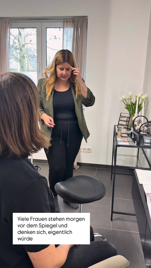 In diesem Reel zeige ich dir Schritt für Schritt, wie mein Make-up Workshop abläuft.
Mir ist wichtig, dass du lernst, dein Make-up natürlich und typgerecht umzusetzen, damit du dich jeden Tag wohl damit fühlst.
So bekommst du einfache Techniken, die du auch zu Hause sicher anwenden kannst. 🤍