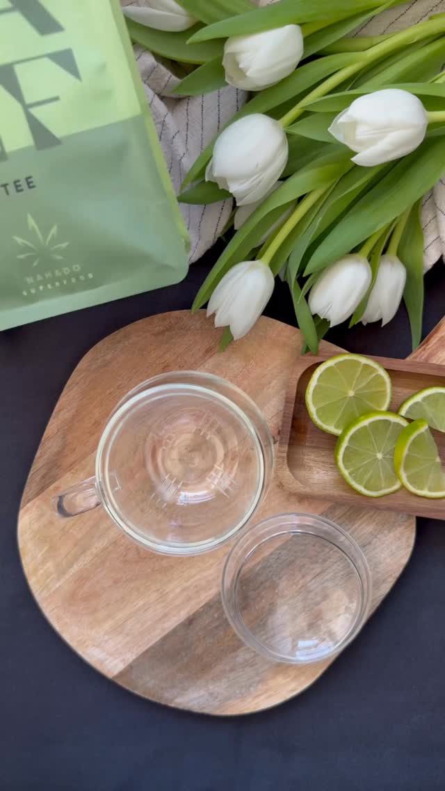 Der Frühling ist da, die ersten Knospen treiben aus und die Sonne verwöhnt uns schon mit warmen Strahlen. ☀️
Doch die Nächte sind noch kalt und der Morgen neblig und kühl. Was könnte da besser passen als eine warme Tasse wohltuender Hanftee?
In der Frühlings Edition ergänzen wir ihn mit ein paar Scheiben Limette für eine frische, sonnige Note. 🌱✨
#hanftee #frühlingsgefühle #infusedtea #springiscoming #itsteatime