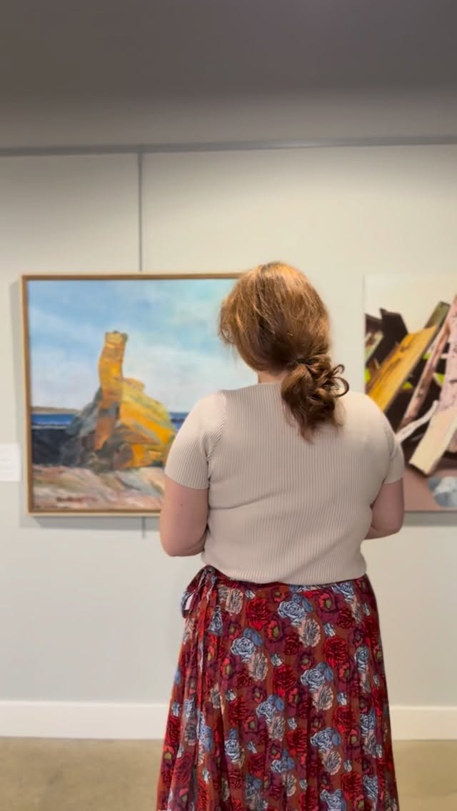 How normal people observe art vs. how artists observe art š
Shared Spaces is still hanging at the Gallery @ Trades Mill ā go check it out!
6 Chestnut St, 2nd Floor
Amesbury, MA 01913
šØ: Cairns at Rye by Carol Whalen (@carolwhalenart