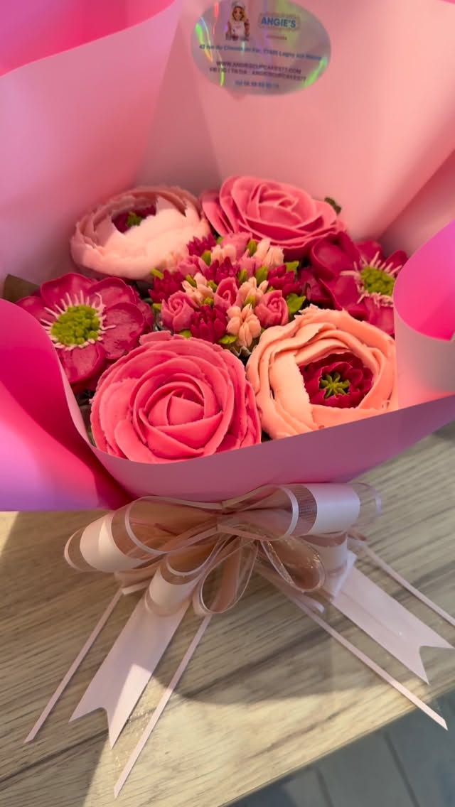 Bouquet deluxe 7 cupcakes 💐🧁
#angiescupcakes77 #bouquetdecupcakes #4mariagespour1lunedemiel #bouquetdefleurs #marnelavalleechessy