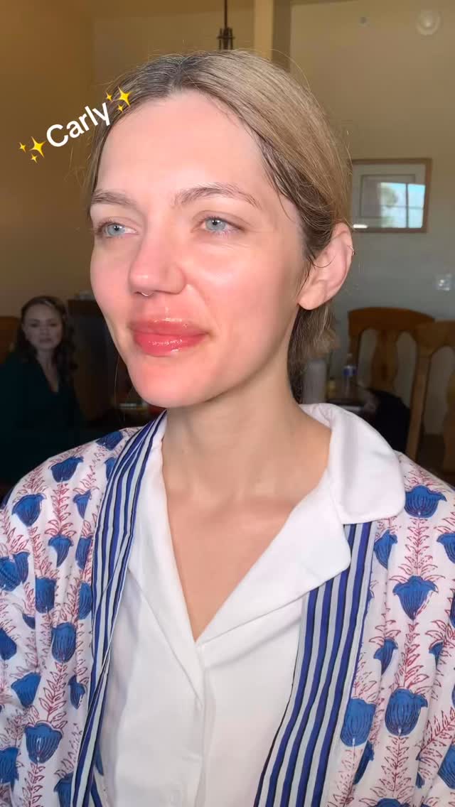 Airbrushed natural bridal makeup for the beautiful Carly!
Makeup by @crystalbellbeauty and hair by @lindsey_penner_styling working with @hvhfaces
Using my favs from:
@temptu S/B airbrush makeup & blush
@charlottetilbury lipstick in Wedding Bells
@hourglasscosmetics ambient lighting finishing powder
#bridalmakeup #travelingmakeupartist #promakeupartist #bridalinspo airbrushmakeup