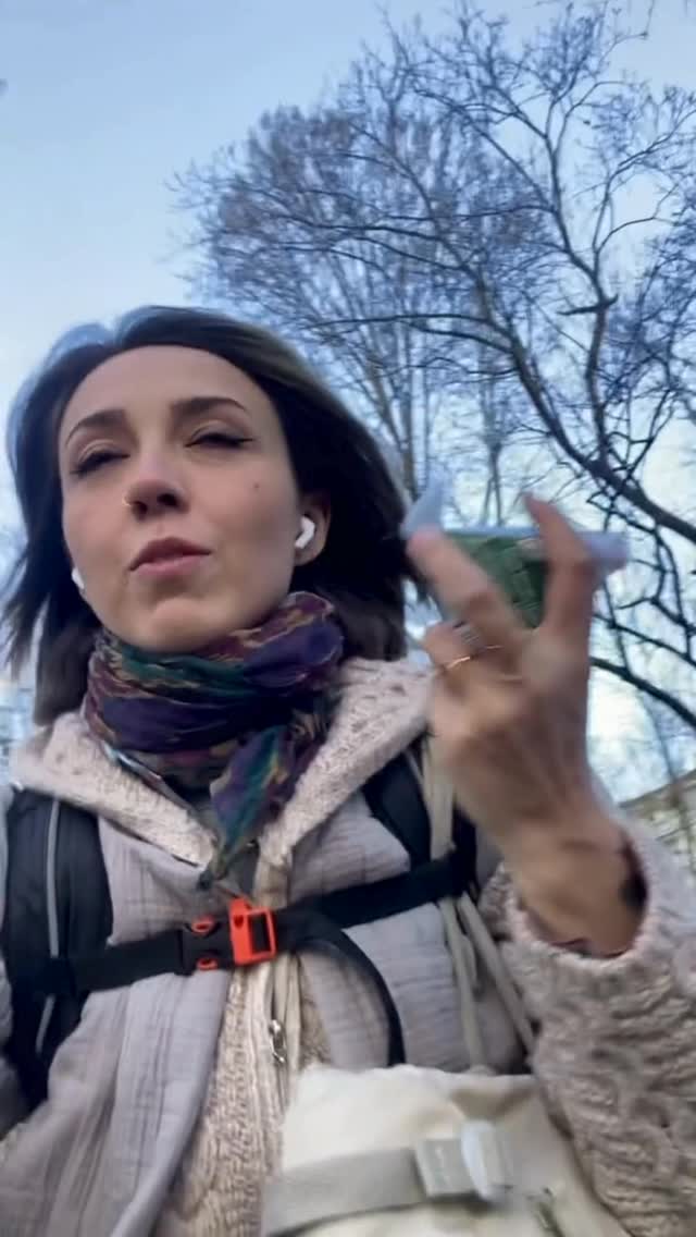 Snack on the go? RiCE UP — Onigiri. Always. 🚲🍙
Easy öffnen: vorderen Streifen abziehen, ringsherum und ab, dann Flügelchen an den Laschen greifen & nach rechts/links wegziehen – so löst sich das Schutzpapier zwischen Reis & Alge und die Alge bleibt richtig crunchy 😮💨✨ Wer braucht eins für die nächste Tour? 👀 Der perfekte Snack 🍙 ✨
#RiceUp #Onigiri #SnackOnTheGo #BikeLife #CrunchyNori