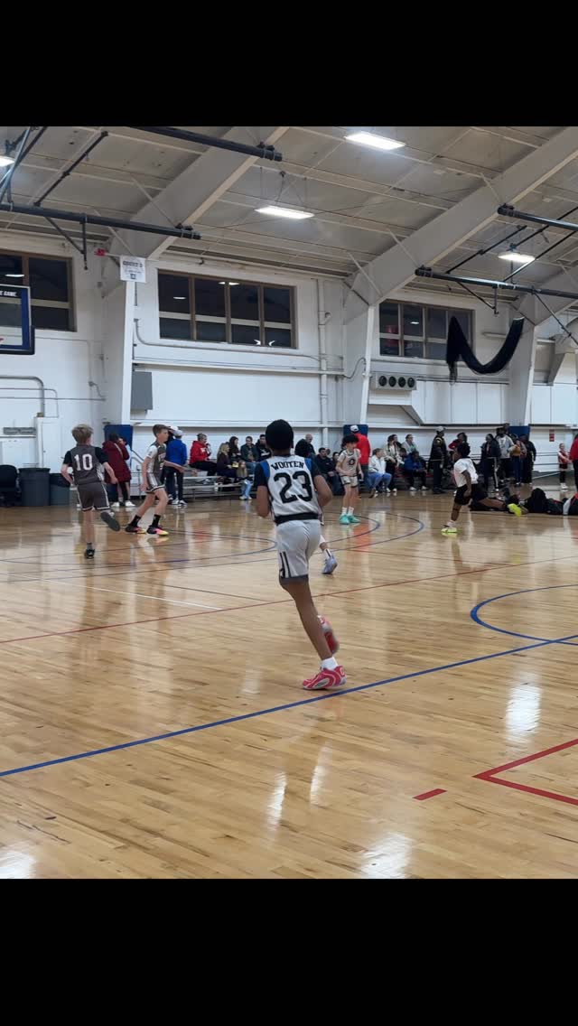 Bucket ☄️🏀🔥
#brodiebasketball #youthbasketball #basketballtraining #basketballhighlights #basketballgrind
