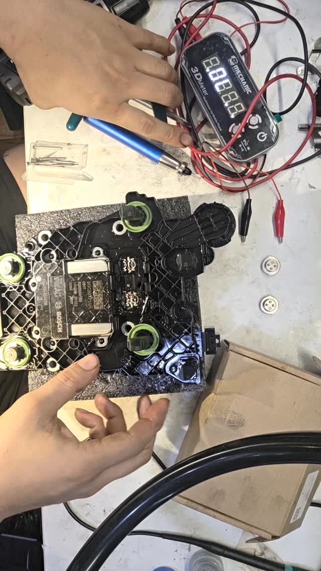 🚨 DQ381 / DQ380 DSG MECHATRONICS FAILURE – DON’T REPLACE THE WHOLE UNIT! 🚨
Fault Codes:
P173500 – Clutch 1 Position Sensor Electrical Fault
P173600 – Clutch 2 Position Sensor Electrical Fault
P175E00 / P176E00 – Clutch Closing Unintentionally
P175D00 / P176F00 – Clutch Opening Unintentionally
P0805 – Clutch Position Sensor Malfunction
Common in Audi, Volkswagen, Skoda & Porsche 7-Speed Wet DSG (DQ381 / DQ380)
❌ Dealer solution: Replace complete mechatronics ($4,000–$6,000+)
✅ Our solution: Component-level internal PCB repair
In most cases, the internal clutch position sensor circuit inside the mechatronics fails due to heat and oil contamination.
At Autobunkerz – European & Advanced Automotive Electronics Specialist
We repair the actual board, not just replace parts.
📍 Brisbane, Australia
💻 www.autobunkerz.com.au
📩 Message us for diagnosis & booking
Save thousands. Fix it properly.