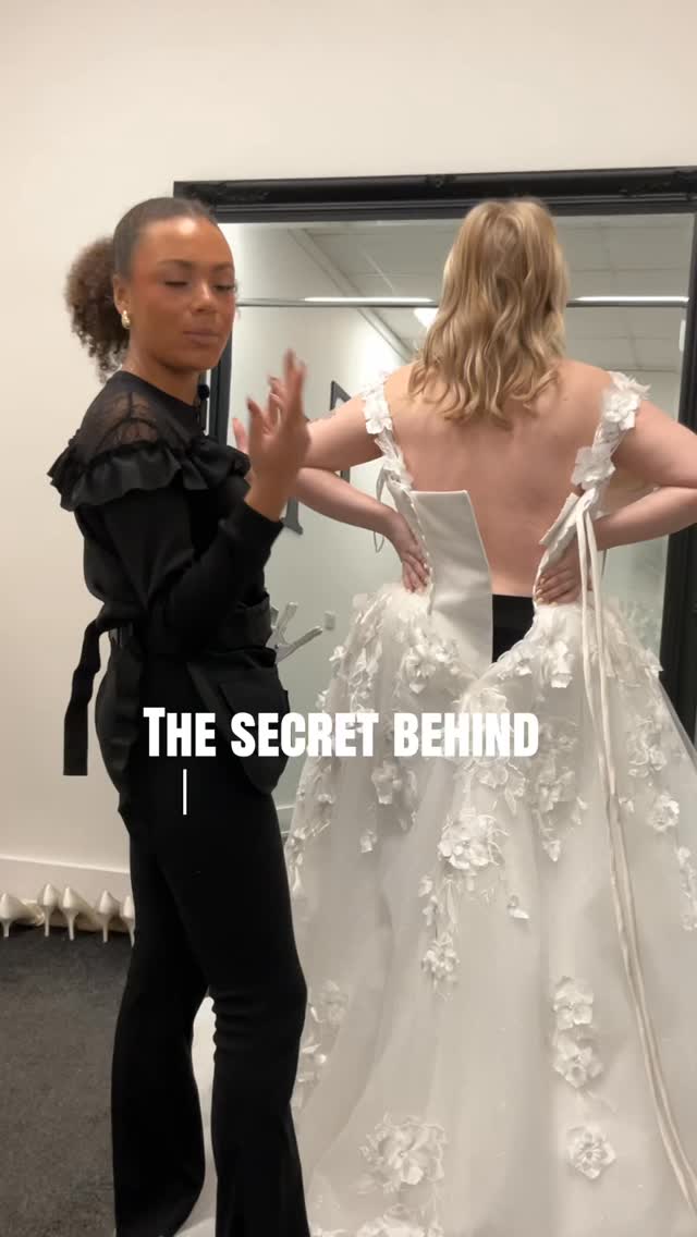 🚨🚨The secrets out! Don’t worry… you can wear a strapless dress.
Wedding gowns aren’t like the average dress you buy online, they don’t just rely on on a rubber edging. They’re boned and structured. A perfectly fitted bodice will hold its self up. Not to mention all the extra added bonuses, like this dress with its inner band which holds the dress to you 🚨🚨
#weddingdress #bridalboutique #weddingtips