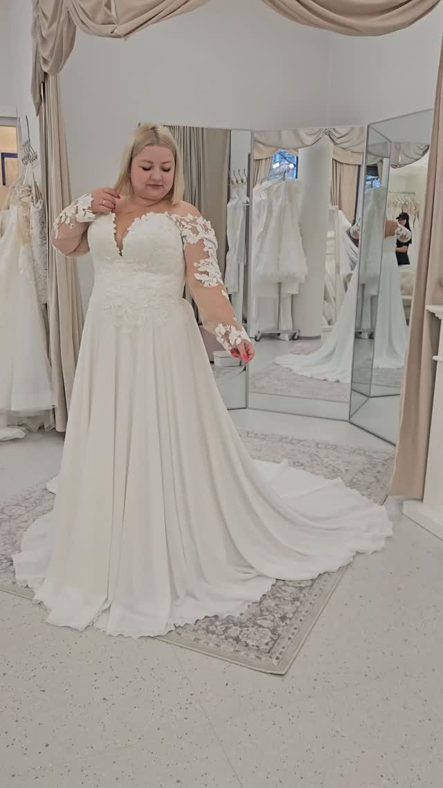 Curvy Brides collection 2026-2027
Dress by @vittoria_soltero_official
#häämekko #morsian #häät #hääpukuhelsinki #hääpukusuunnittelija