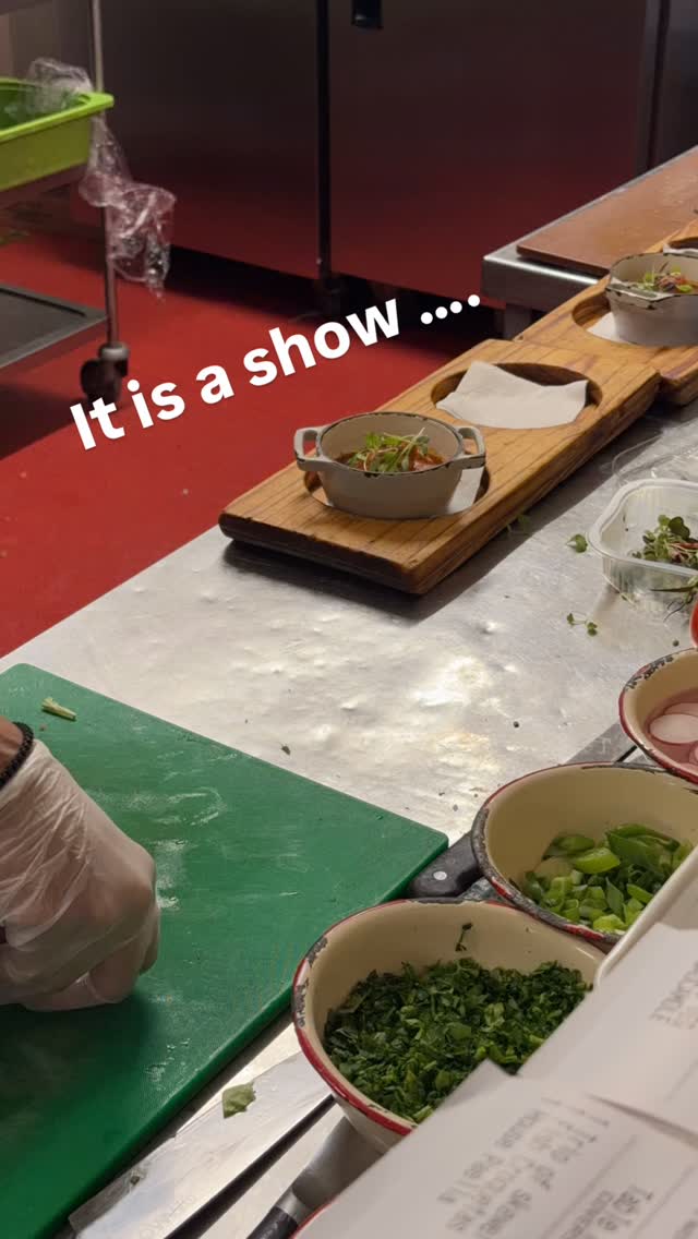 30 minutes of service… in 0.28 seconds.
Tapas flying, pans dancing, kitchen in full rhythm.
If you’re not at The Tapestry Tapas Bar… you’re missing it. 🍷💃
#TapasTime
#KitchenRhythm
#PubLife
#SpanishTapas
#TapestryTapasBar