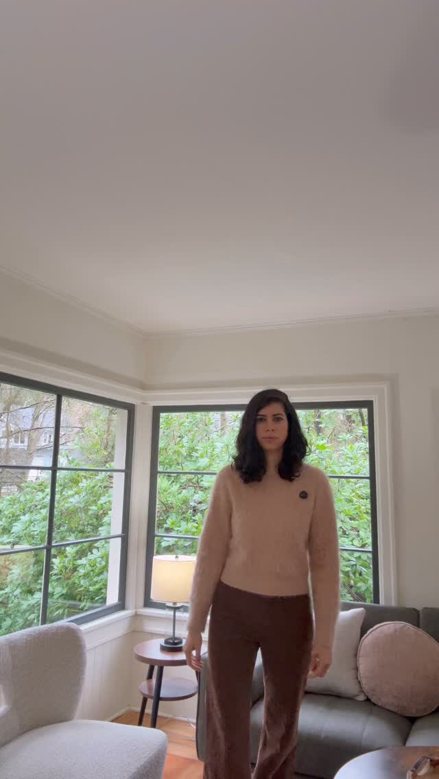 This is not just a house, it is a sanctuary. This 2-bedroom cottage in Wedgwood sits on a huge 6,700 square foot lot with a private creek and a greenhouse. It offers the perfect mix of 1930s charm and natural beauty.
Key Features:
2 Bedrooms and 1 Bathroom
890 Square Feet
Huge lot with private creek and garden beds
Detached garage with a bonus studio room
Offered at $699,000
Listed by Debbie Russell
Gokce Karakucuk
📞206-880-9074
✉️gokce@karakucukrealty.com
#seattle #seattlerealestate #seattlehomes #seattlerealestate #housetour