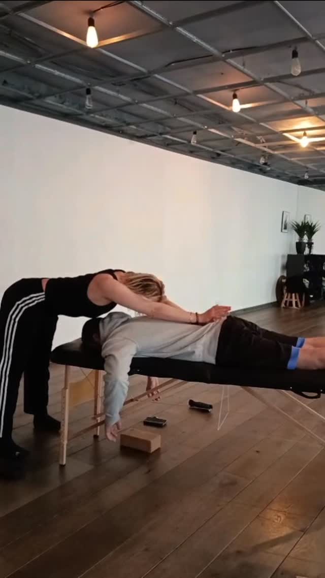 STRETCHING ASSISTÉ SUR TABLE | Paris 10
Sentir la respiration apaiser le corps, sentir les tensions se dissiper et faire de la place.
.
.
.
📍Paris 10
🔗 Réservation sur www.methode-taranto.com ✨️
#stretching #stretch #reset #bienetre #paris