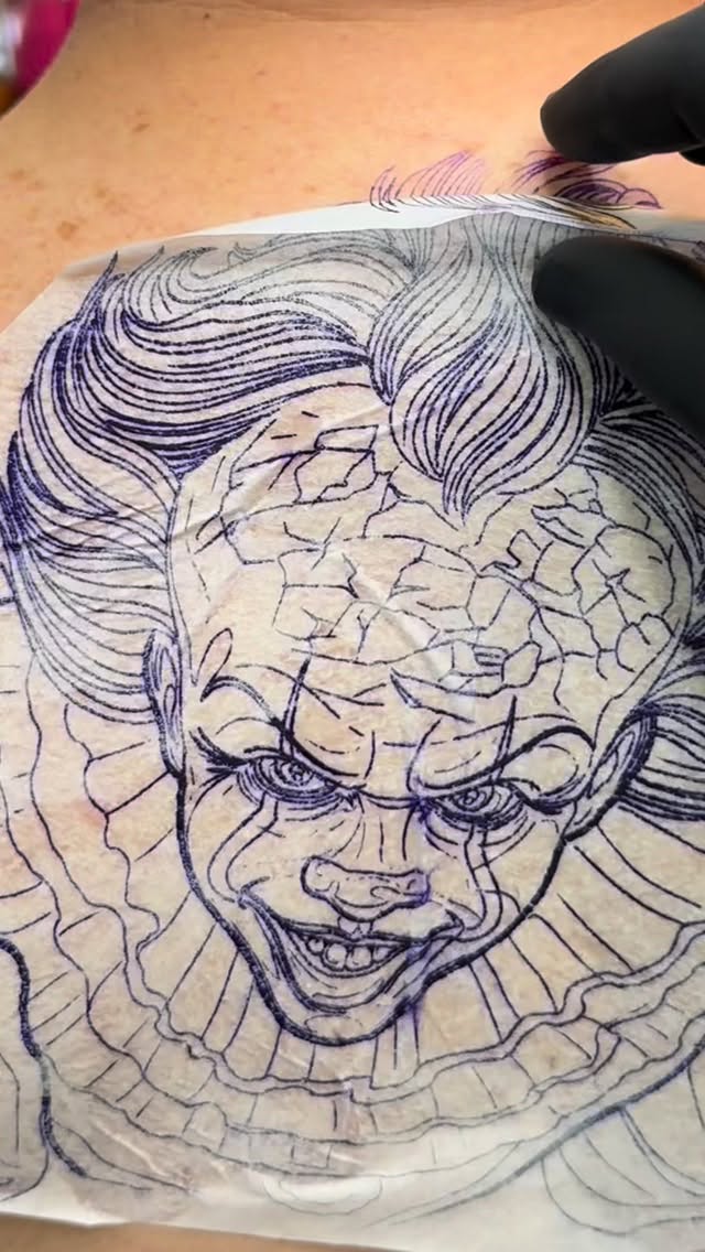 Pennywise the clown. The start of a massive backpiece on my customer Randy. Should be a ton of fun. Stay tuned!!!
#pennywise #welcometoderry #pennywisethedancingclown
@luckysupplyusa @eternalink @truetubes @inkmaster @afterinked @afterinkedcolombia @electricgoldonparkblvd @kingpintattoosupply