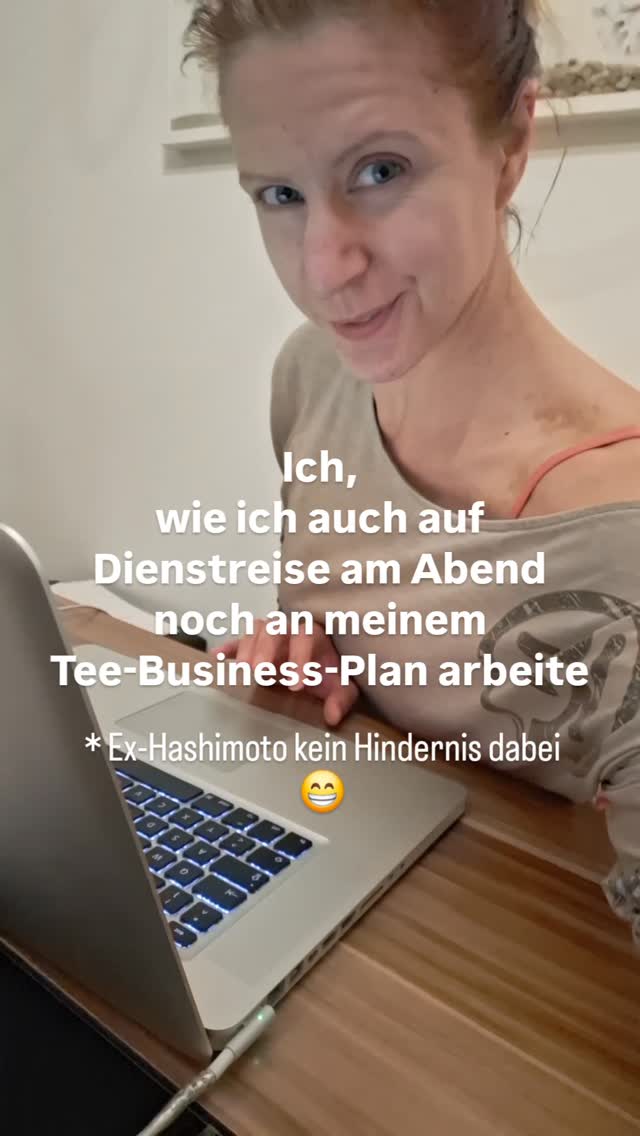 Welche Rezepturen hättest du gerne?
Schreib's mir in die Kommentare ☺️👇
* Tee ist natürlich schon leer -> der war einfach zu lecker 😋
Das wird ein ganzes Universum, was ich hier entwerfe.
Nicht einfach nur Tee. Sondern auch Superfoodpulver, Snacks und gesunde Benefits vereint mit spiritual Wellness in allen Rezepturen natürlich 😁
Ahhh ich freu mich schon so, dass immer weiter zu planen und bald in die Realität zu holen 😃☺️☺️☺️
Was wäre dein liebster Snack, Tee oder Superfooddrink, den du gerne bei mir bestellen würdest?
Ich nehme alle Ideen mit auf 🫶🤓
#hashimotoadé #tee #universum #schilddrüse #gesundheit #beautyblend #gesundesnacks #superfoodpulver #drinks #gesundeernährung #leichteroutinen #healthyhabits #teetrinken #nährstoffe #naturalhealing #natürlich #gesund #hashimoto