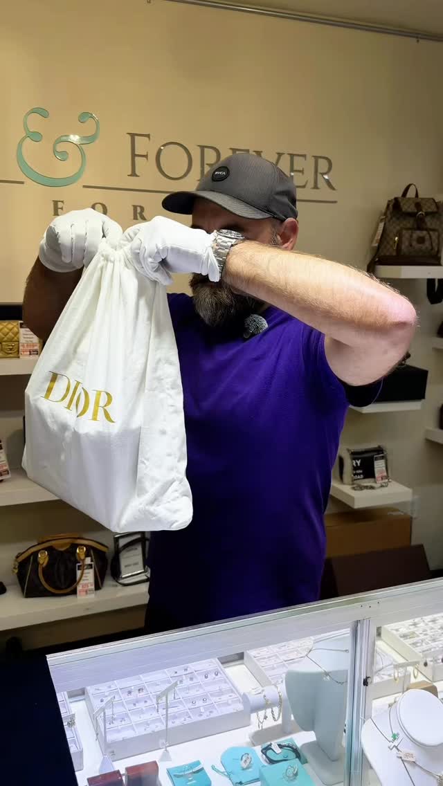 HURRY! Only $4,299. A BEAUTIFUL Dior Lucky Lady D-Lite for SALE!! Once they’re gone, THEY’RE GONE! (10% OFF if you show us this video)
#fyp #foryou #pawnshop #tiktok #orangecounty