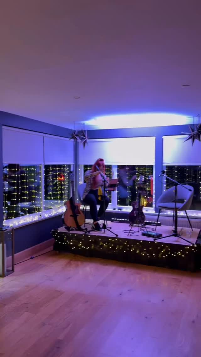 Paul’s birthday party - Nov 15th ‘25 🥳
What a beautiful setting Paul, and his wife Hazel, have created. ✨
Couple of sets from us, then an intimate acoustic set from the main man himself - Gary Stringer from the Reef. Some bagpipes made appearance too, and a few Spotify bangers to end the night.
This was a wonderful gig!
#weddingduo #acousticduo #weddingband #corporateentertainment #eventsentertainment