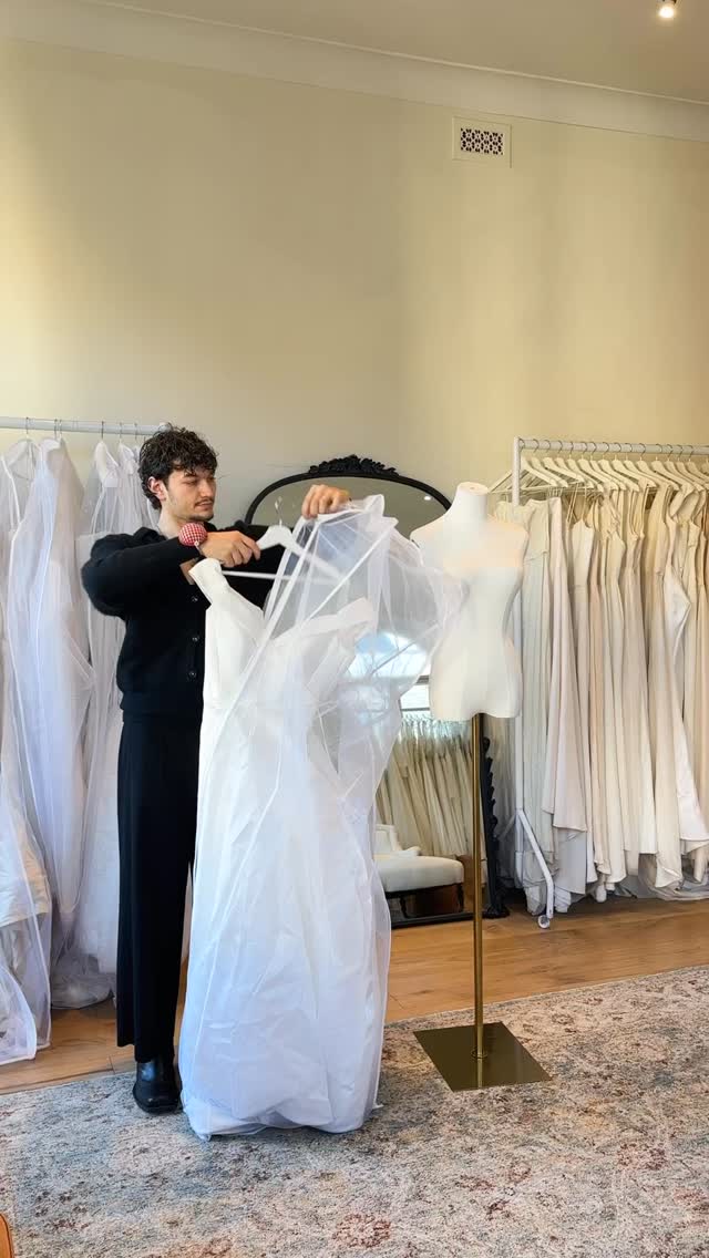 Looking for a dreamy off the shoulders gown? @lllunael selected this beautiful @suzanneneville for you. If you fell in love with this clean, classic and romantic bridal donation, book your appointment to try it out.