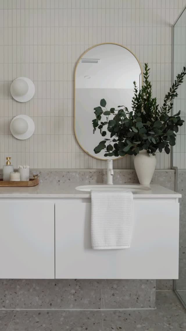 Les pièces qui jouent avec les textures et mélanges de matériaux >>
C’est oui 👏🏼