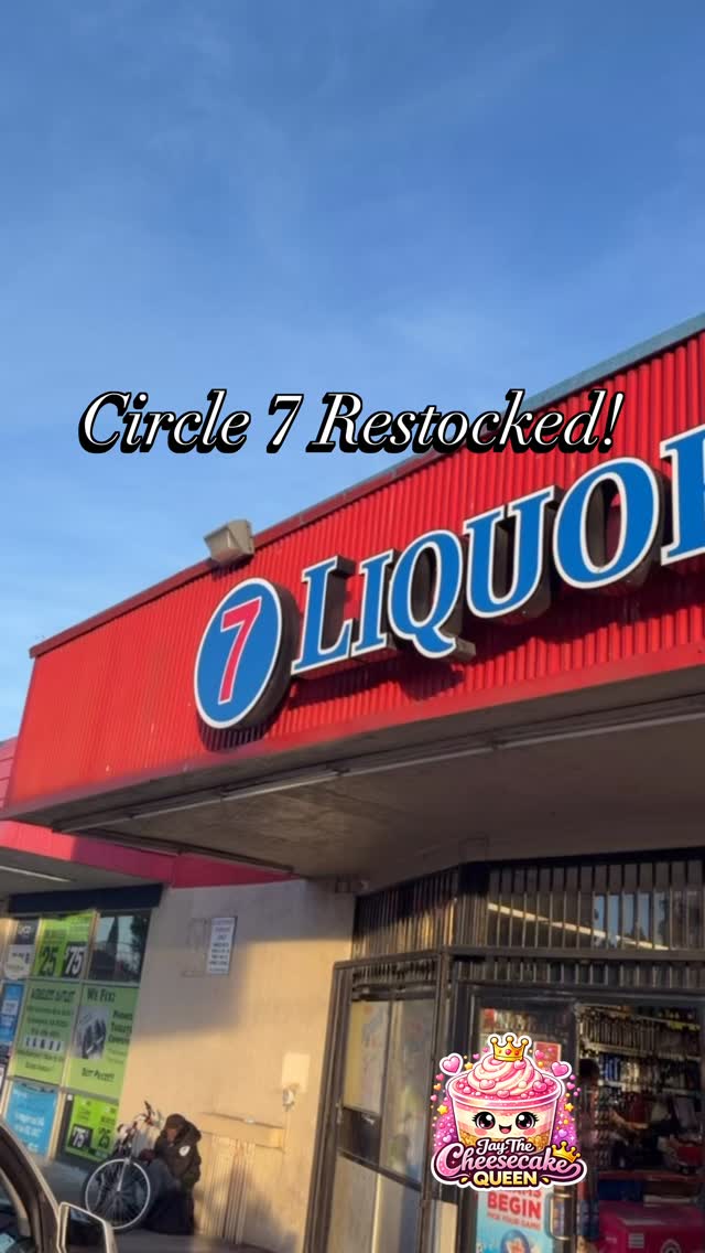 🚨 South Sac, we just touched down at Circle 7 too! 💗💨 We’re feeling great , because we are….
Freshly stocked with:
🍍🥥 Piña Colada (regular)
🍍🥥🍓 Piña Colada + Strawberry Purée
🍓 Strawberry Crunch
🍫 Oreo-Chocolate
Go “just to look” if you want… but your bag gon’ tell the truth 😂😮💨
#JayTheCheesecakeQueen #SouthSacramento #CheesecakeCups #SacramentoEats #DessertRun