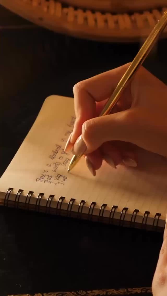 Lately I’ve been creating from a place of calm.
Not from suffering.
Not from chaos.
Just curiosity, movement, and the simple desire to make things.
Not everything is perfect,
but life feels alive. #poetry