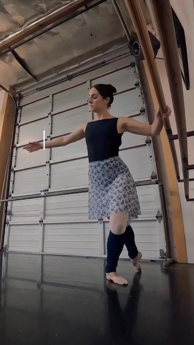 Raise your hand if you’ve been personally victimized by number 3… 🙋🏻♀️🫠
Leotard & skirt @elevedancewear
Legwarmers @rubiawear (code BUSYBUN10 for 10% off your order)
#adultballet #adultballetcommunity #adultballerina #ballet #dancer