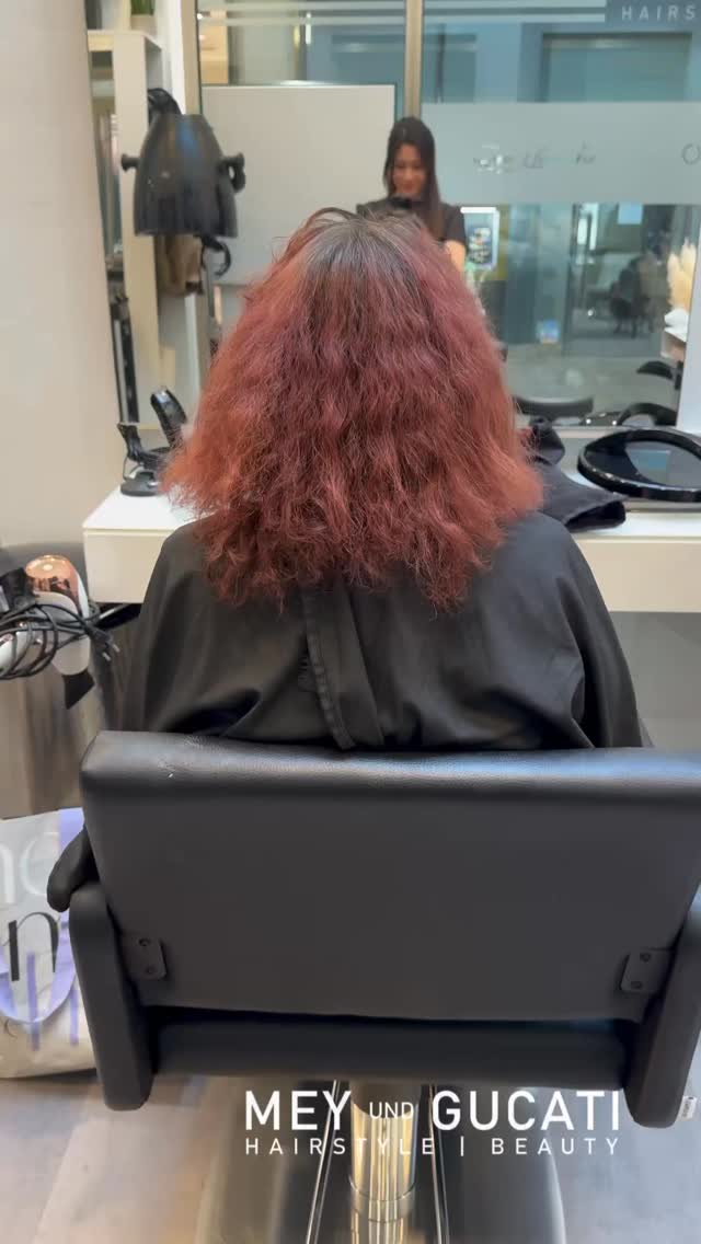 Wavy Extensions in Red Edition 🍒 #mygreatlengths #wavy2 #wavyextensions #curlyextensions #hairlikeyou
