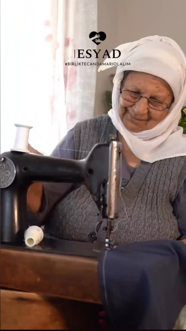 🌸 8 Mart Dünya Kadınlar Günü
Kadınlar; emeği, sabrı, üretkenliği ve dayanışma gücüyle toplumun en önemli yapı taşlarından biridir. Hayatın her alanında varlıklarıyla güç katan, üreten ve umut taşıyan tüm kadınların 8 Mart Dünya Kadınlar Günü’nü kutluyoruz.
ESYAD – Erişilebilir ve Sürdürülebilir Yaşam Derneği olarak; kadınların, çocukların ve ailelerin güçlenmesine katkı sunan çalışmalar yürütmeye ve toplumda dayanışmayı büyütmeye devam ediyoruz.
Hayata emek veren, üreten ve ilham olan tüm kadınlara saygı ve teşekkürlerimizle…
💜 8 Mart Dünya Kadınlar Günü kutlu olsun.
#8Mart #DünyaKadınlarGünü #ESYAD #BirlikteCanDamarıOlalım