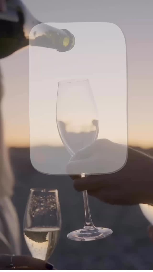 Fra ugens tempo
til weekendens ro.
Saunaens varme.
Et roligt åndedrag.
Tid til bare at være.
Vi slutter aftenen af med et glas mousserende rosé fra den lokale vinbonde @tusen_vin og lader weekenden begynde blødt og nydelsesfuldt.
Et lille eksklusivt event
med begrænset antal pladser.
Datoer i videoen.
Link i bio.