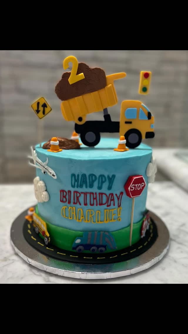 Your cake is under construction! 🏗️
#contructioncake #truckcake #dallas