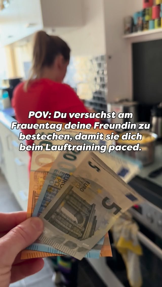 Du versuchst am Frauentag deine Freundin zu bestechen, damit sie dich beim Lauftraining auf dem Rad paced.
Ich: „Schatz, ich zahle auch…“
Sie: „Es ist Frauentag.“
Am Ende hatte ich Glück:
Ich laufe.
Sie begleitet mich.
Aber ehrlich… ohne Support von der Seitenlinie wäre vieles im Training deutlich härter und heute nicht möglich gewesen.
Happy Frauentag an alle Frauen, die ihre verrückten Sportler unterstützen.
#spaßmusssein
#triathlonlife
#runnerlife
#ironmantraining
#internationalwomensday