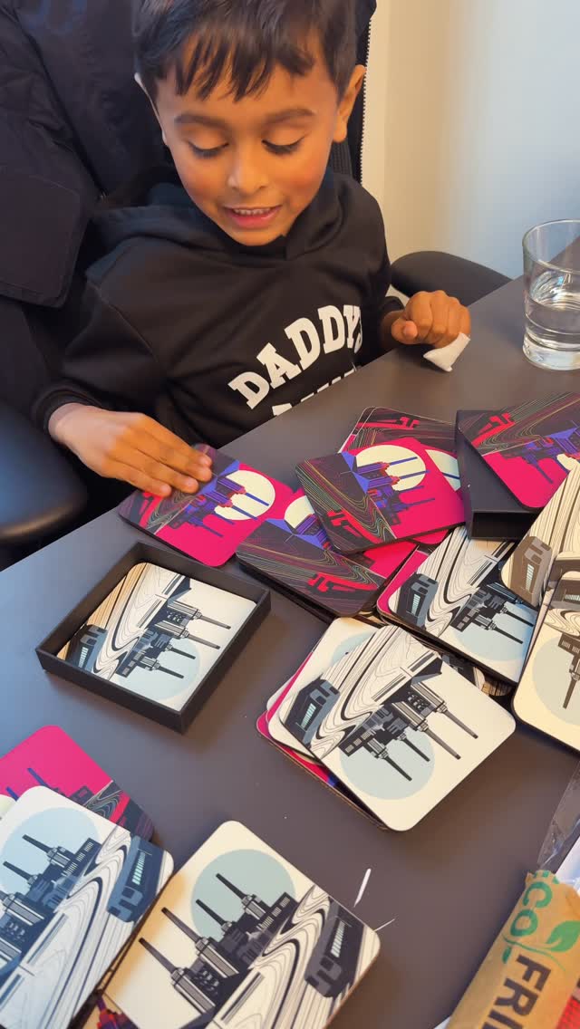 I’m actually pleased he enjoyed this in place of an hour of cartoons! Might be my first hire 🙌 😅
#packingorders #smallbusiness #littlehelper #shopsmall