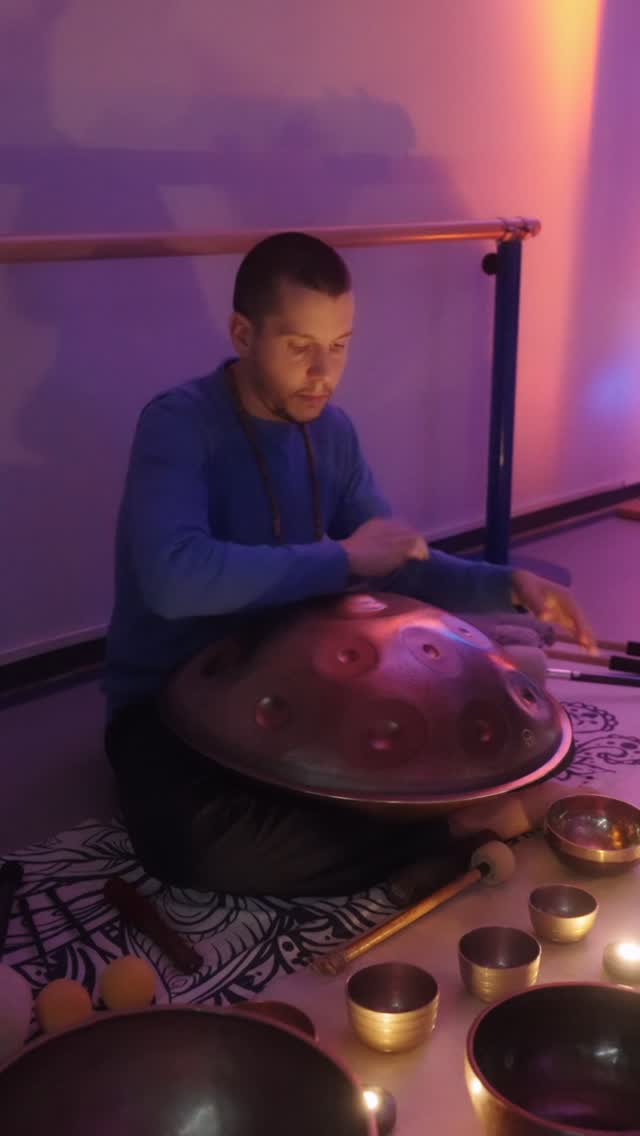 La programmazione settimanale:
🔵 MART, 10 mar e MERC, 11 mar alle 20:00
Mestre (VE) | Corso Handpan 1° Livello Base (in due serate) 👨🏻🏫 Raffa
🟢 VEN, 13 mar alle 20:15
Pescantina (VR) | Bagno di Suoni a 4 Mani - Gong, Handpan e Fiati - “assieme a Pepito Ros”
🔵 SAB, 14 mar alle 09:30
Claro - Bellinzona | Corso Handpan Base - 1° Livello 👨🏻🏫 Raffa
🔵 SAB, 14 mar alle 10:00
Bologna | Corso Handpan Base - 1° Livello
🟢 SAB, 14 mar alle 17:30
Bologna | Bagno di Suoni e Oli Essenziali
🟢 DOM, 15 mar alle 17:00
Fano (PU) | Bagno di Suoni e Oli Essenziali
Per ulteriori info link in Bio:
📱whatsapp: 347 948 0292
#filippopigaiani #bagnodisuoni #campanetibetane #suonoterapia handpanmusic