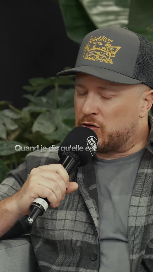 Los Angeles → Prudhoe Bay.
12 000 km. Solo. En moto.
Au bout de la route :
un colis dont il ignore le contenu.
Mais très vite, le voyage devient autre chose.
La Dalton Highway, le froid, la solitude…
et cette question qui revient à chaque kilomètre :
qu’est-ce qu’on cherche vraiment quand on part aussi loin ?
J’ai rencontré Ben Blake au Salon du 2 Roues
On a parlé de cette aventure hors norme.
Un road trip de 12 000 km jusqu’au bout de l’Alaska.
Mais surtout d’un voyage intérieur qu’on ne voit pas sur la carte.
🎙️ Épisode Rider Radio disponible jeudi.
Et toi…
jusqu’où tu serais prêt à aller pour trouver ta réponse ?
#rideradio #aventuremoto #alaska #daltonhighway #motorcycleadventure #mototravel #voyageamoto #adventuremotorcycle #rideyourstory #podcastmoto