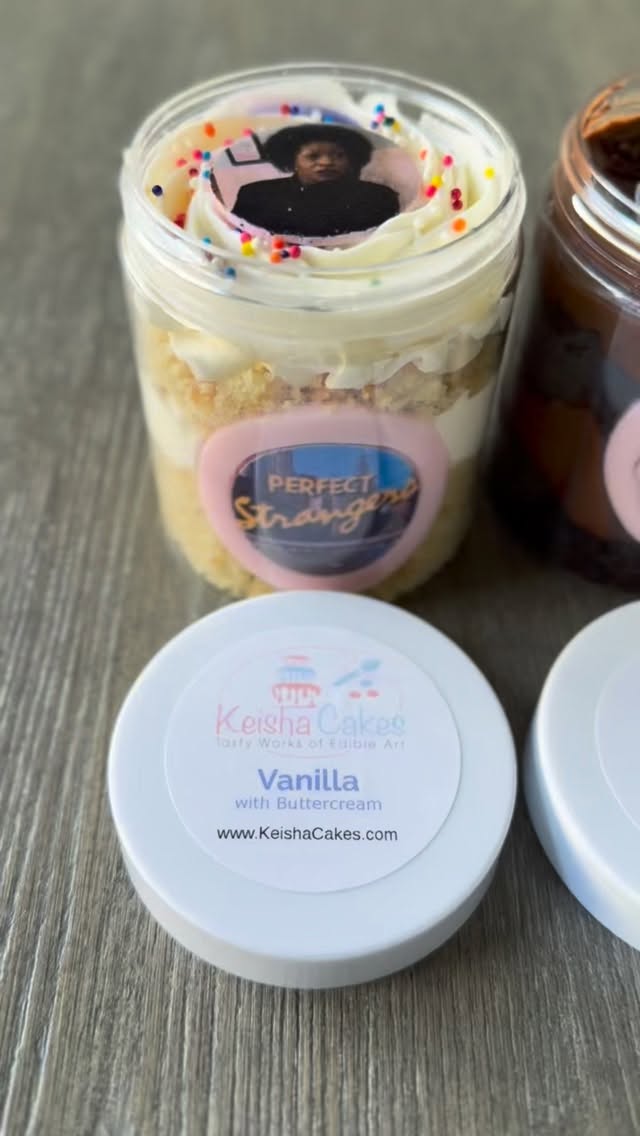 Customized cake jars I made for JoMarie Payton @jomariepayton. I included edible pictures from some of her ionic characters and television shows. Perfect Strangers, Family Matters, The Proud Family and Miss Governor. I didn't know her favorite flavor so I gave her 6 choices๐ Giving her flowers now but only the way I know how, through cake.