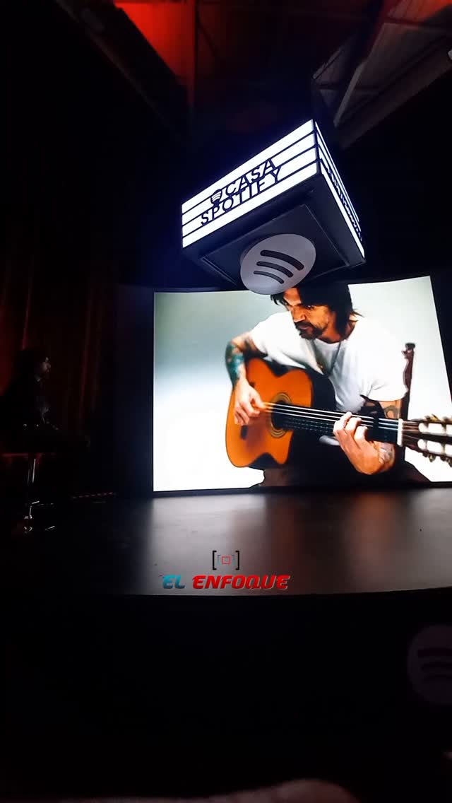 Juanes le dedica una sentida canción a su madre que falleció recientemente. Un tema muy conmovedor que nos presentó a los periodistas en un evento cargado de sentimientos, nostalgia y lágrimas.
#juanes #bogotá #Colombia #madre