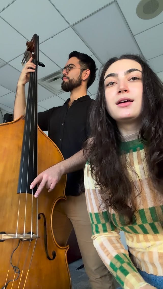 Halfway through our Midwest run 🥲 Chicago, St. Louis, and South Bend, get your tickets in my bio!!
#jazzvocalist #juilliard #jazzvoice #midwestjazz #livejazz