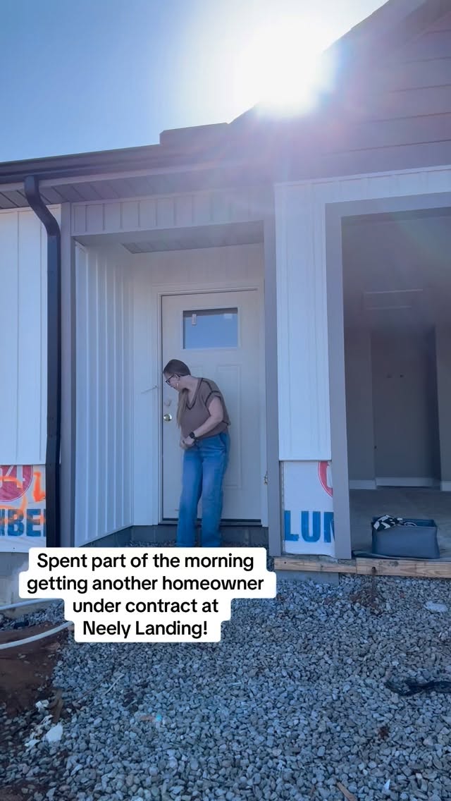 We’ve only got four available units left! If you’re looking in the Powell area, this community could be for you! One level living, 2 bed, 2 bath, 1000 ft.² and starting at $259,900! Call me today for more info. #EastTennesseeHomes #knoxvillerealtor #HomeSweetHome #EastTNRealEstate #SoldWithSav