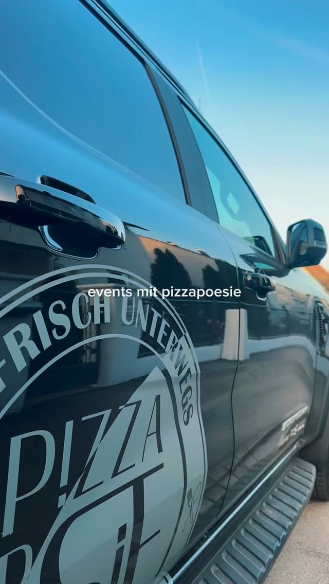 Lust auf Pizza auf Deiner nächsten Party? Dann buche uns jetzt 🍕 egal ob Hochzeit, Geburtstag, Gartenparty, Firmenfeier oder Großveranstaltung 🥳
Lass ein „❤️“ da, folge uns und komm‘ uns an einem unserer
Standorte persönlich besuchen!
HOHENFURCH | HOFSTETTEN | LUDENHAUSEN I WESSOBRUNN | FORST | APFELDORF
#pizzapoesie #pizza #foodtruck #event #catering